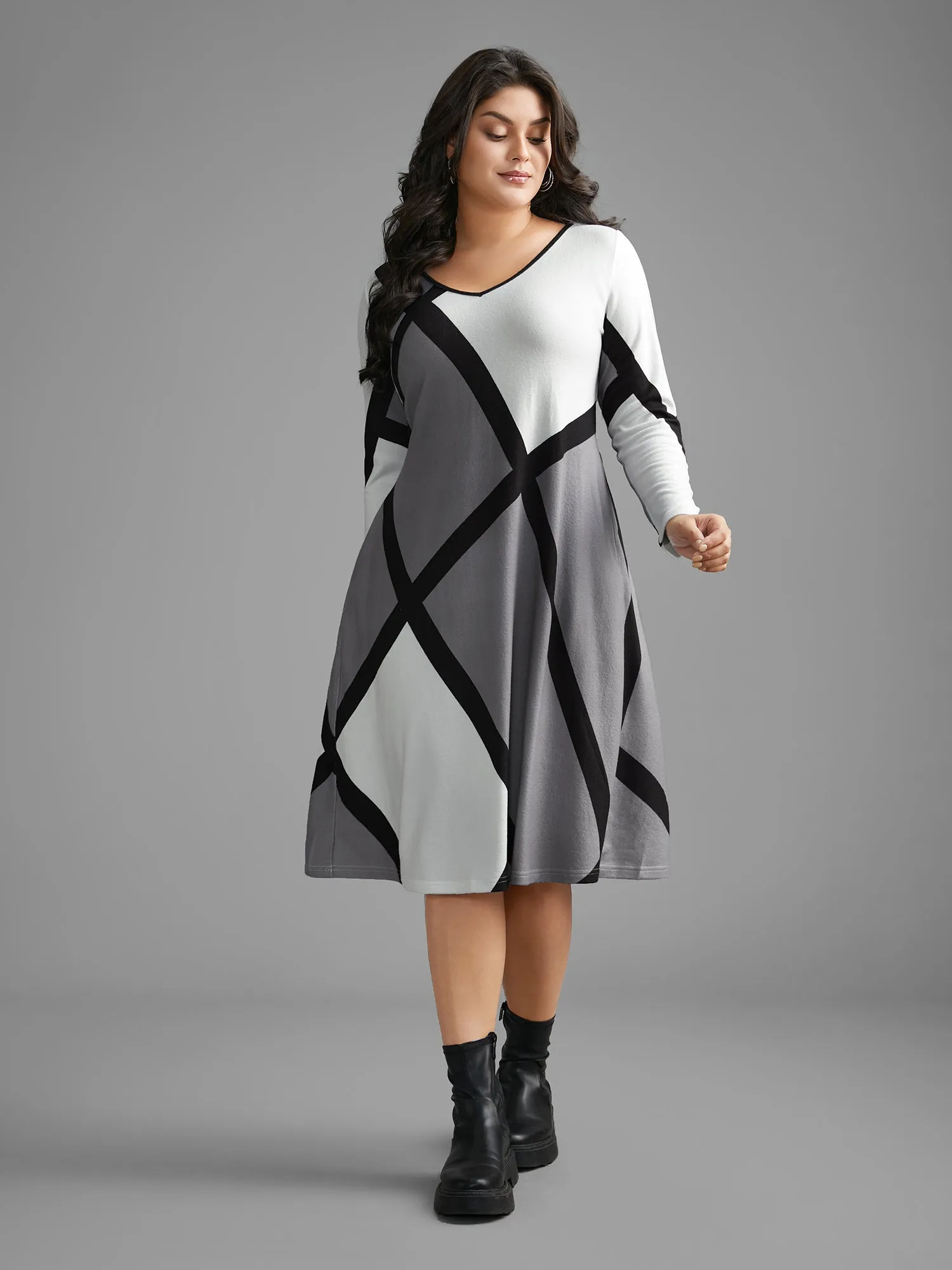 V Neck Colorblock Contrast Pocket Dress sold by Bloomchic product image thumbnail 3