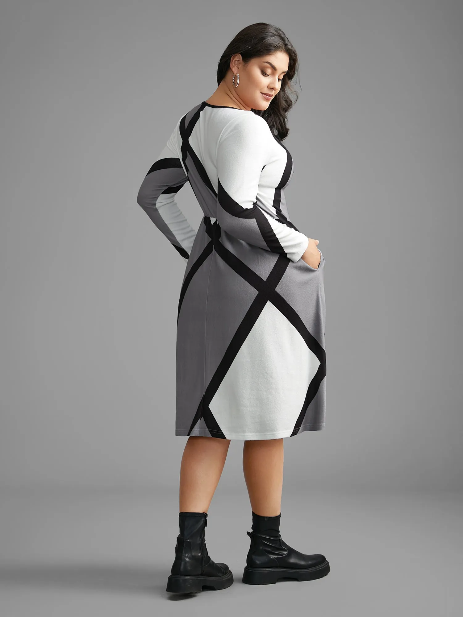 V Neck Colorblock Contrast Pocket Dress sold by Bloomchic product image thumbnail 4