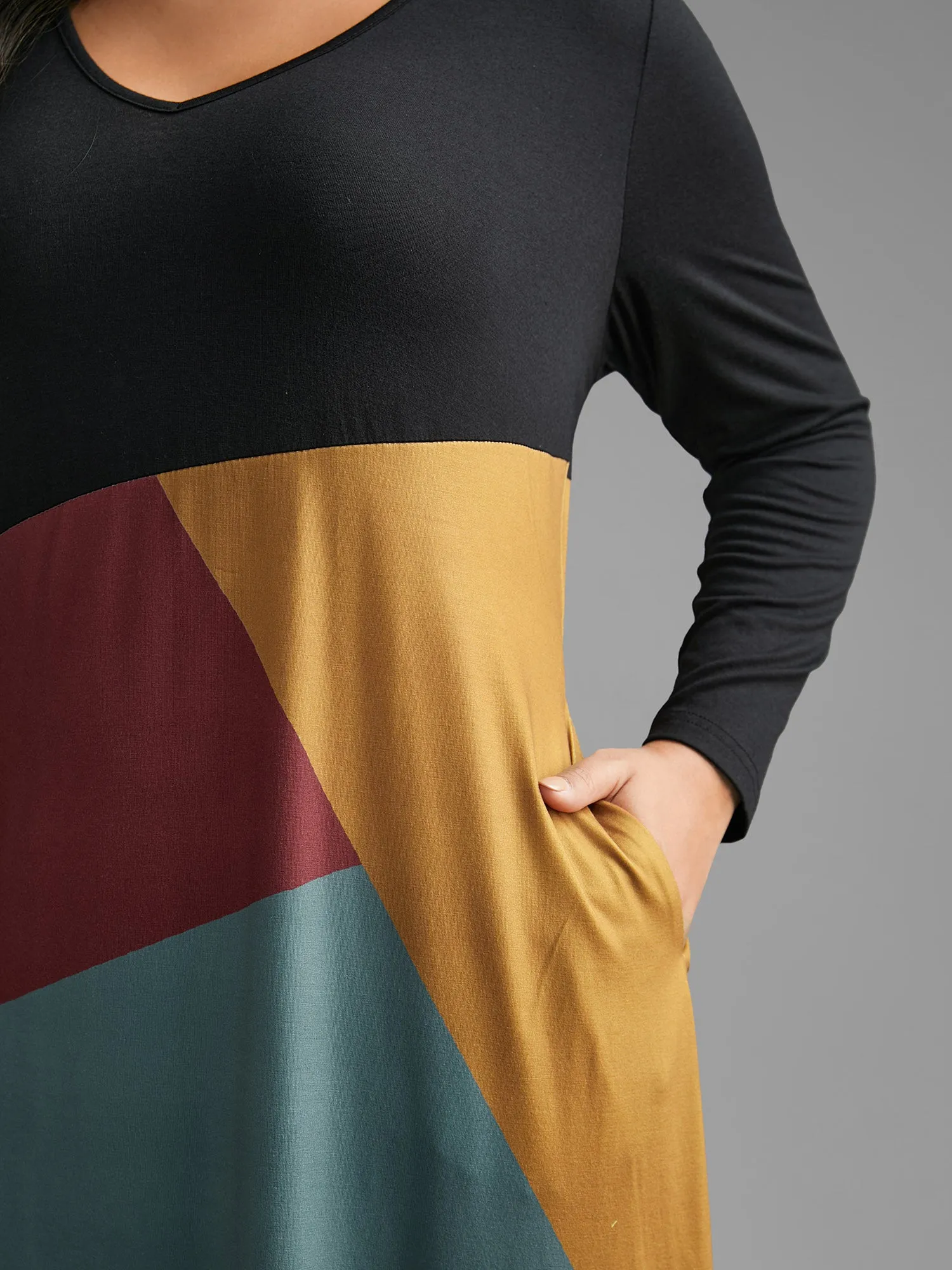 Supersoft Essentials Colorblock Contrast Midi Dress sold by Bloomchic product image thumbnail 2