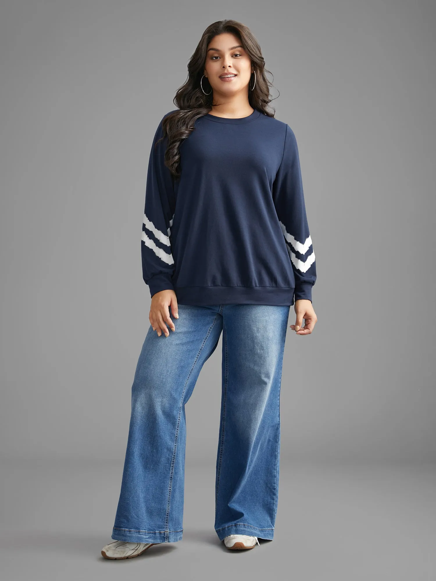 Round Neck Contrast Patchwork Sweatshirt sold by Bloomchic product image thumbnail 2