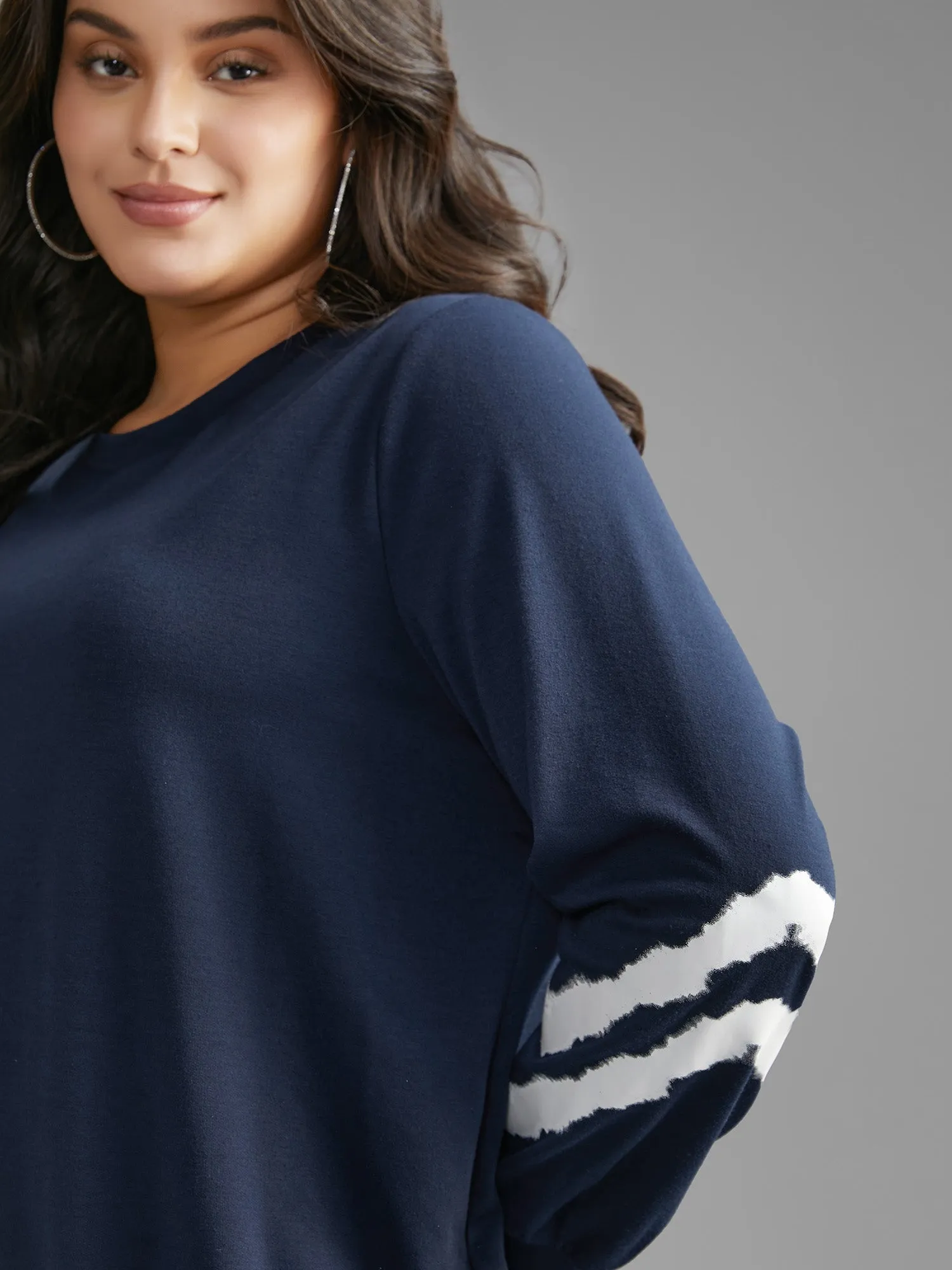 Round Neck Contrast Patchwork Sweatshirt sold by Bloomchic product image thumbnail 3