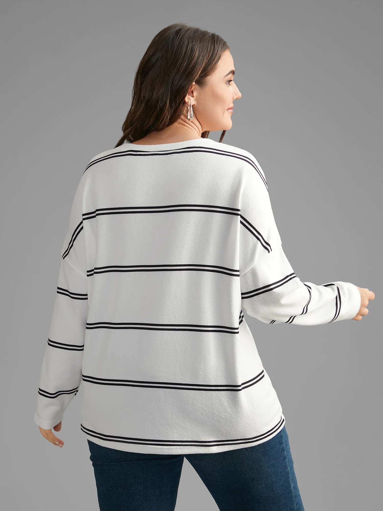 V Neck Contrast Striped Drop Shoulder T-shirt sold by Bloomchic product image thumbnail 5