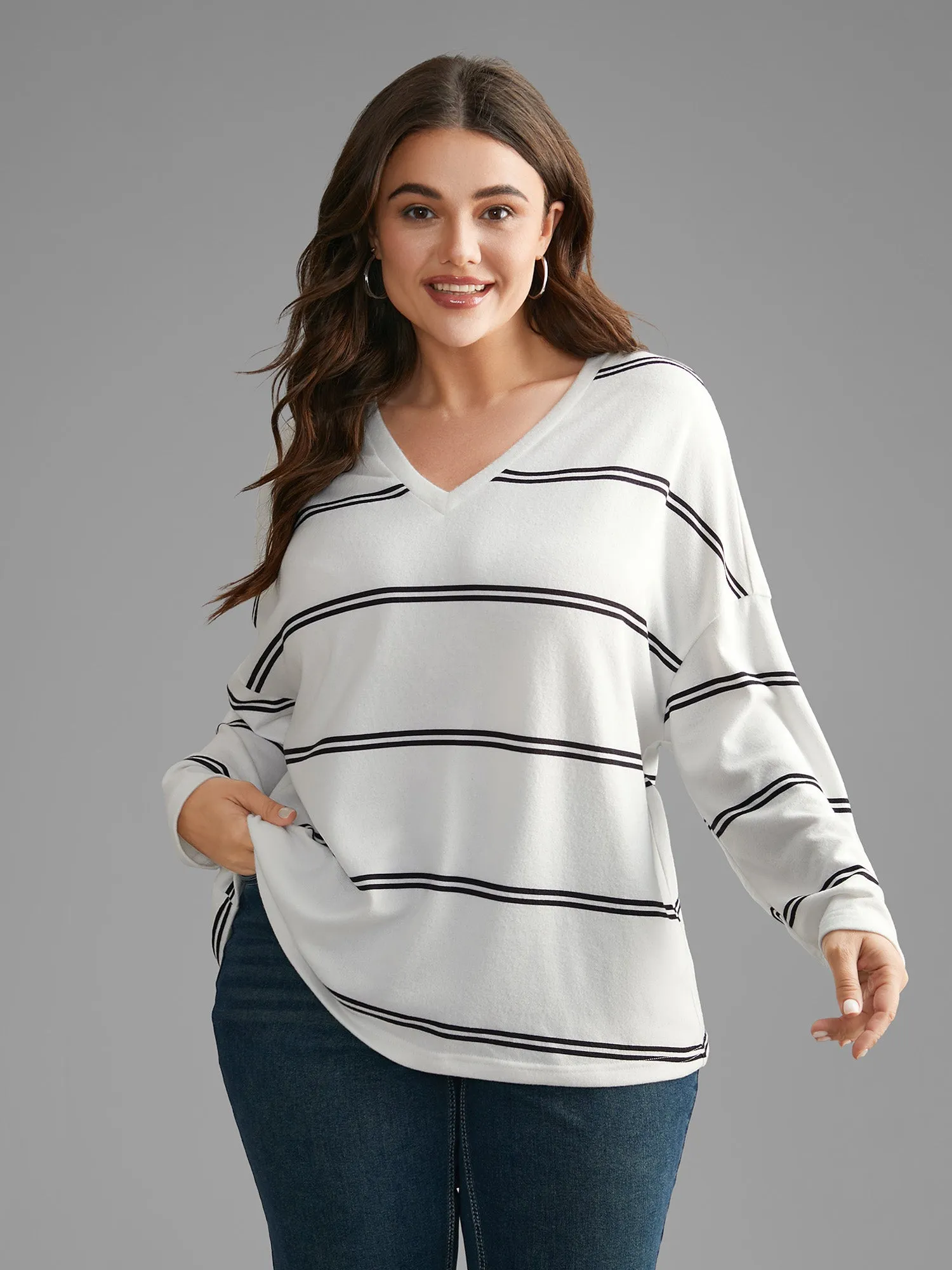 V Neck Contrast Striped Drop Shoulder T-shirt sold by Bloomchic product image thumbnail 2