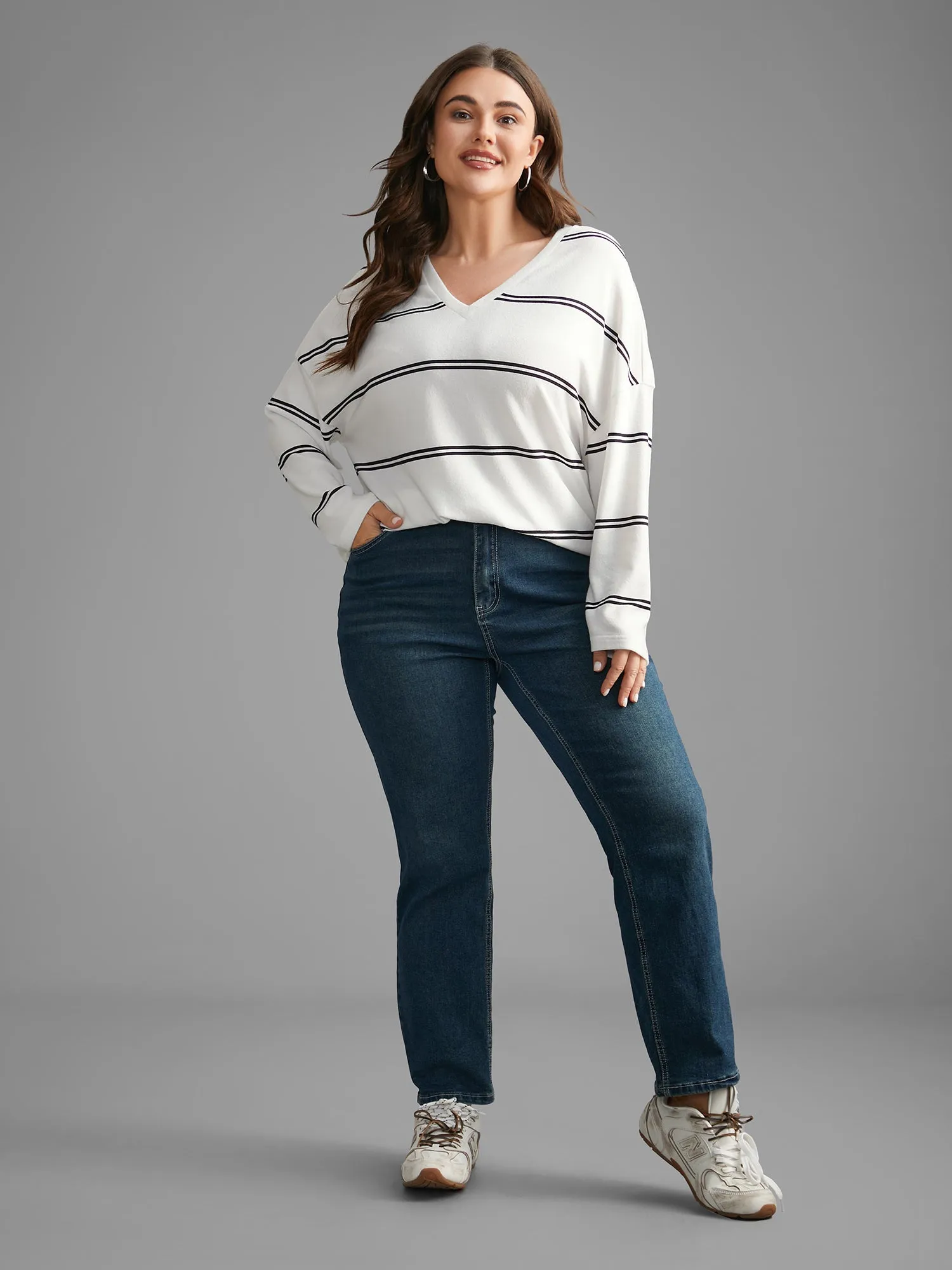 V Neck Contrast Striped Drop Shoulder T-shirt sold by Bloomchic product image thumbnail 3