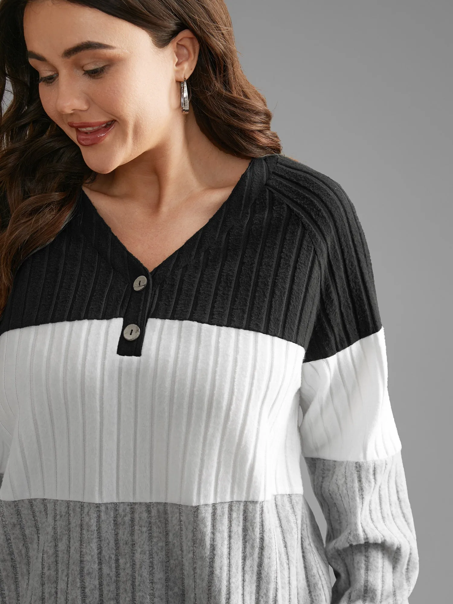 Colorblock Contrast Texture Pit Strip T-shirt sold by Bloomchic product image thumbnail 5