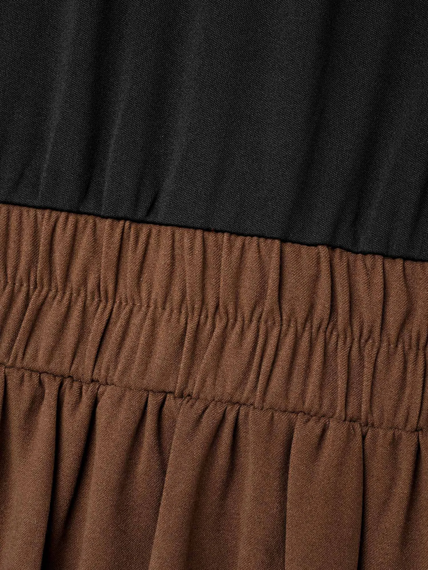 Crew Neck Contrast Shirred Pleated Dress sold by Bloomchic product image thumbnail 5