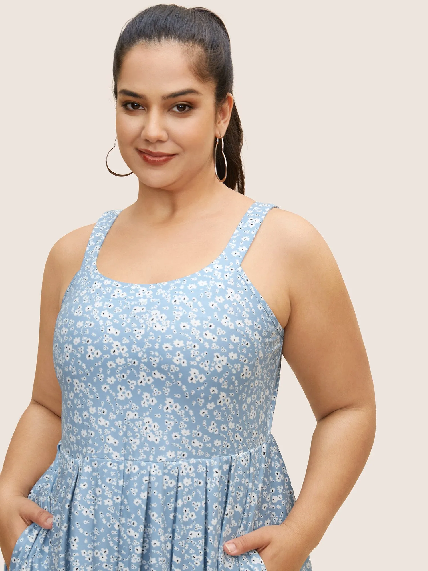 U Neck Ditsy Floral Pleated Dress sold by Bloomchic product image thumbnail 4