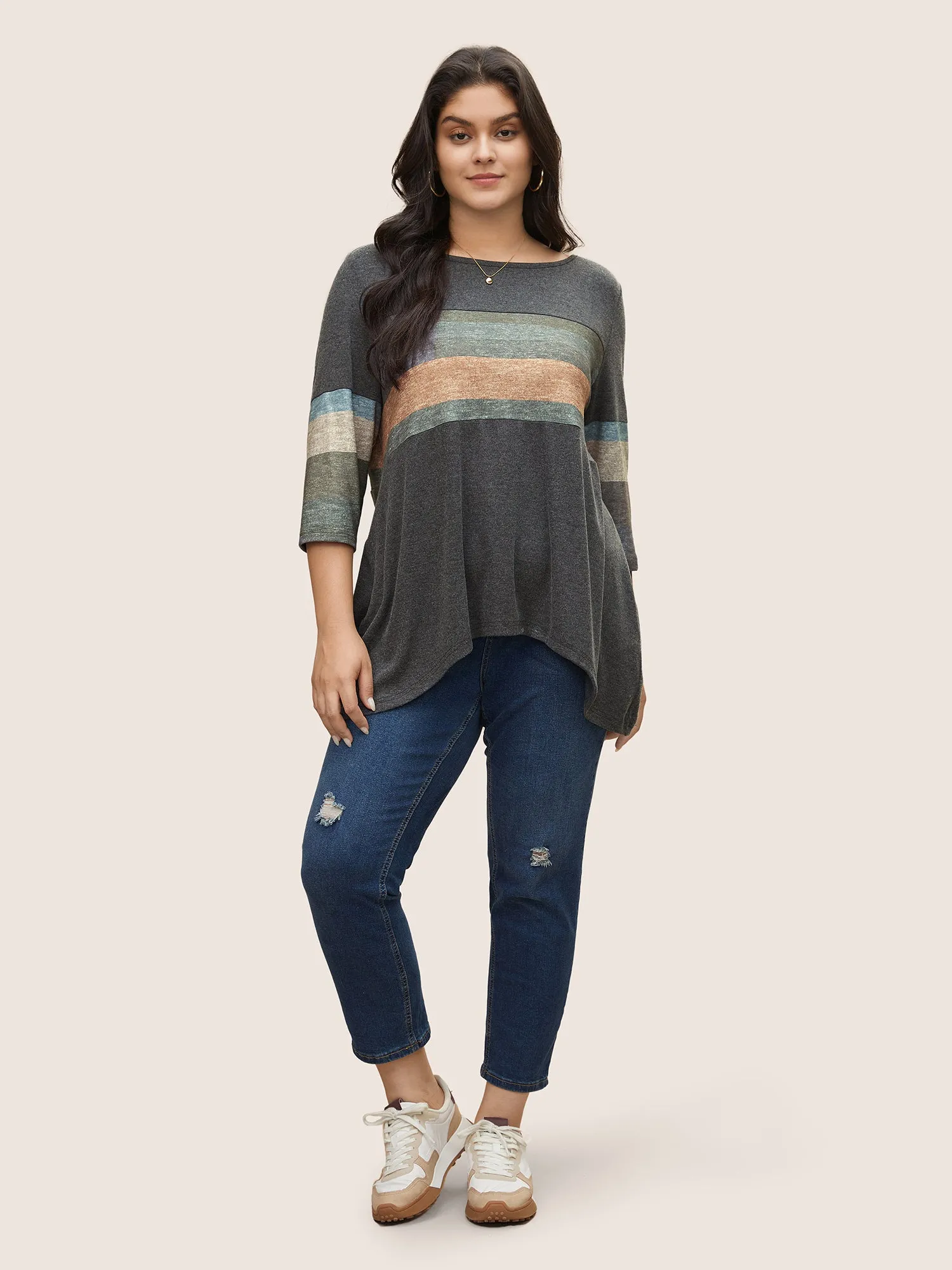 Colorblock Contrast Asymmetrical Hem T-shirt sold by Bloomchic product image thumbnail 3