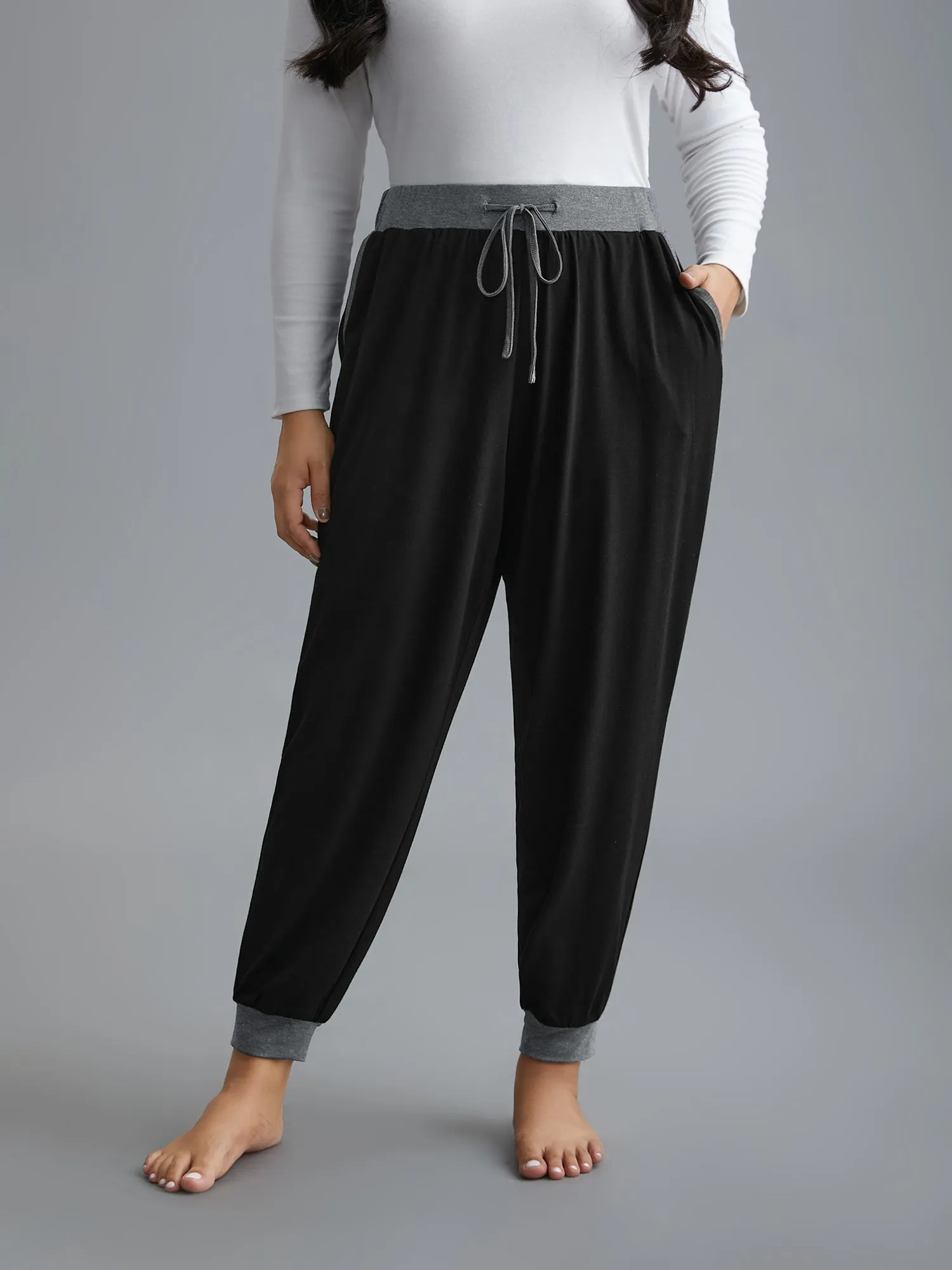 Contrast Drawstring Loungewear Bottoms sold by Bloomchic