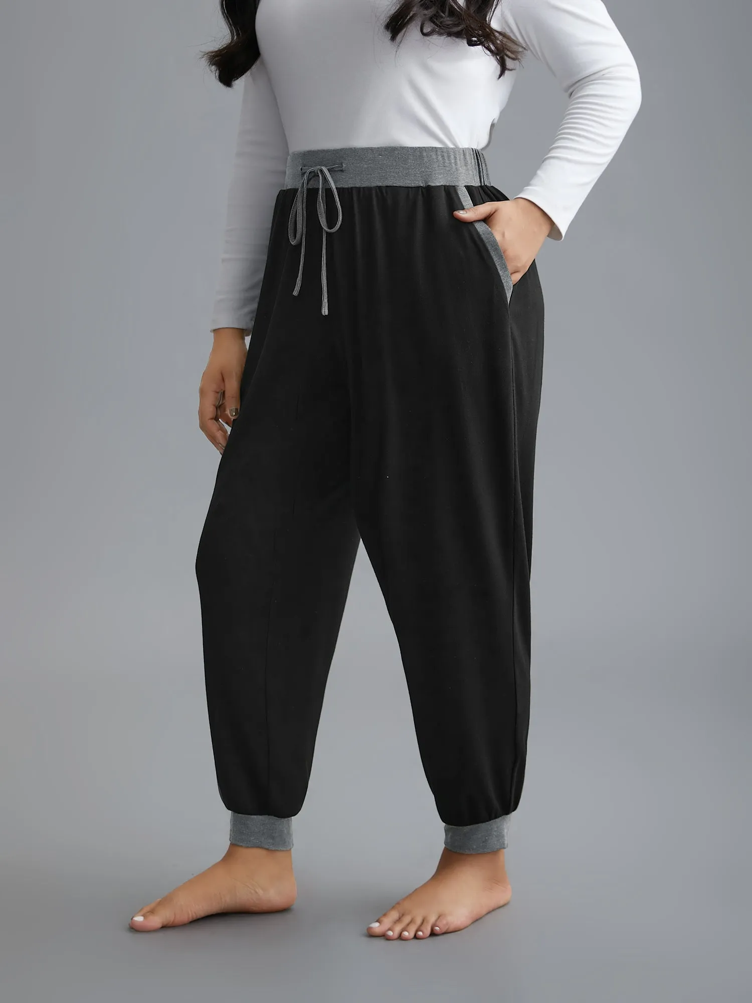 Contrast Drawstring Loungewear Bottoms sold by Bloomchic product image thumbnail 2