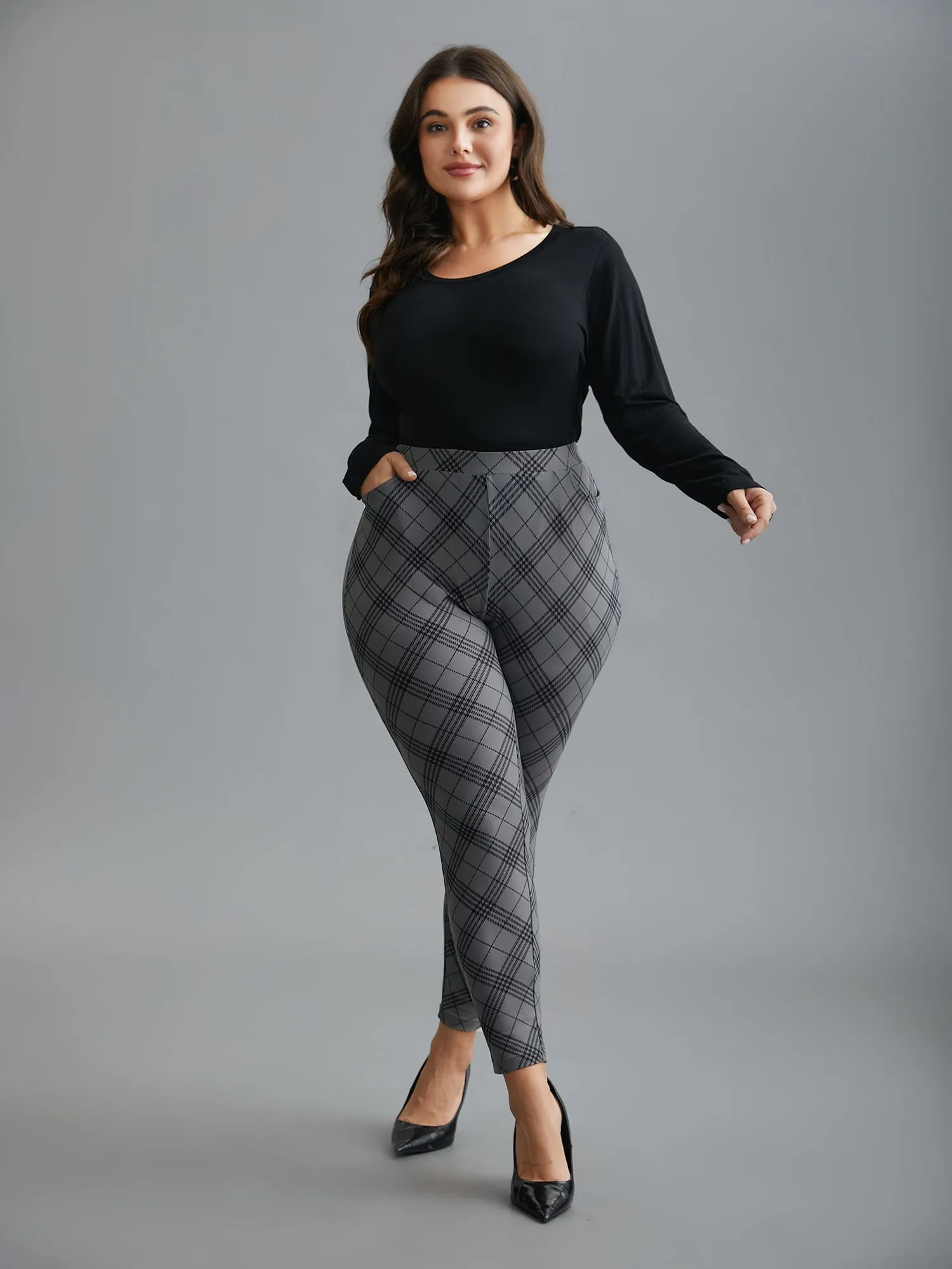 Plaid Pattern Mid-Rise Skinny Pants sold by Bloomchic product image thumbnail 2