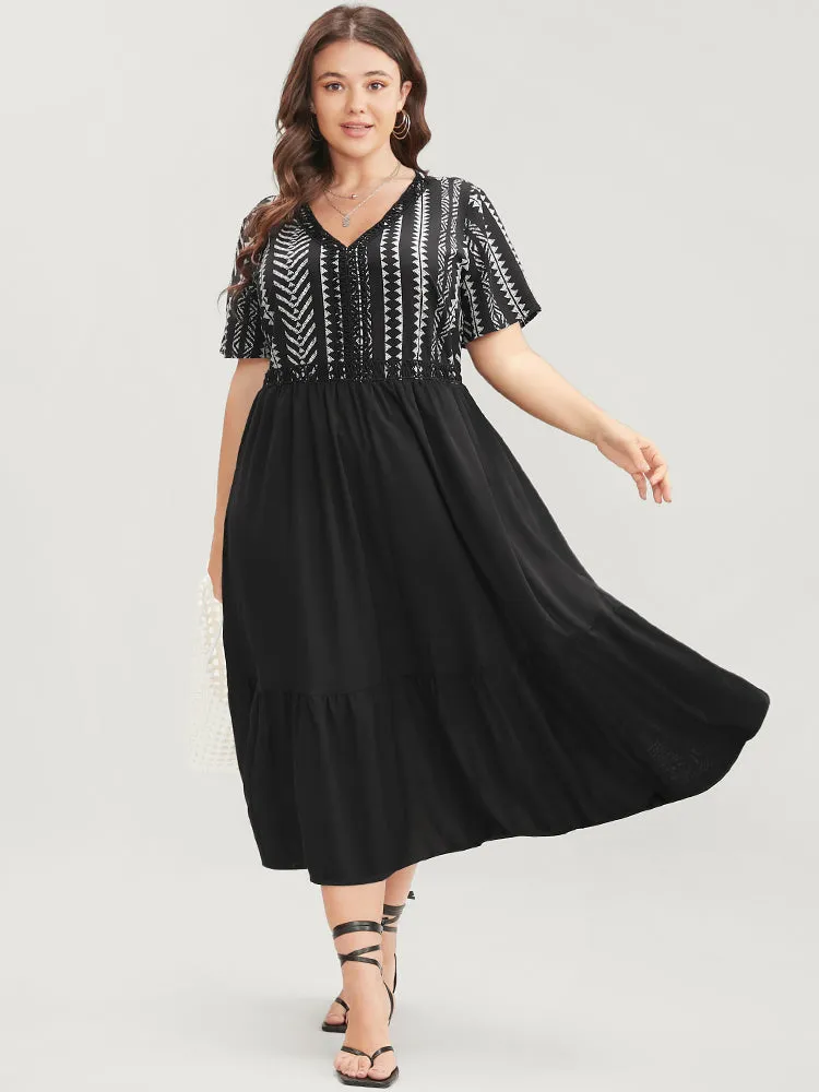 Geometric Contrast Pocket V Neck Flutter Hem Midi Dress sold by Bloomchic product image thumbnail 3