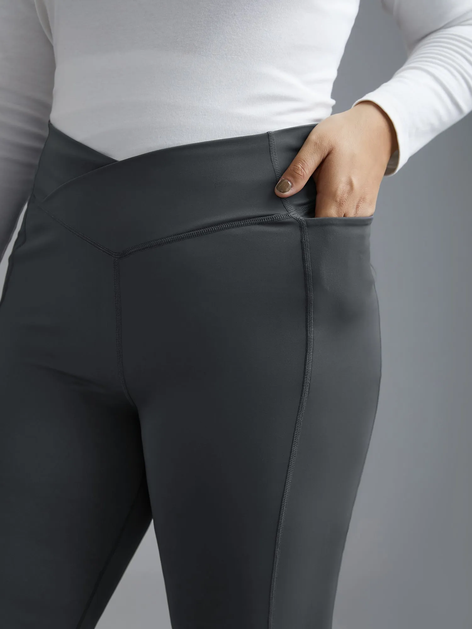 V-Shaped Pocket Bootcut Leggings sold by Bloomchic product image thumbnail 4