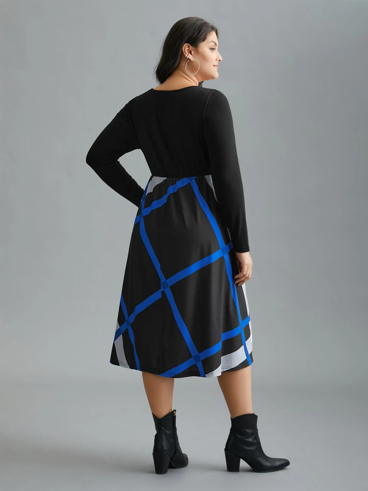 Crew Neck Colorblock Contrast Striped Pocket Dress sold by Bloomchic product image thumbnail 5