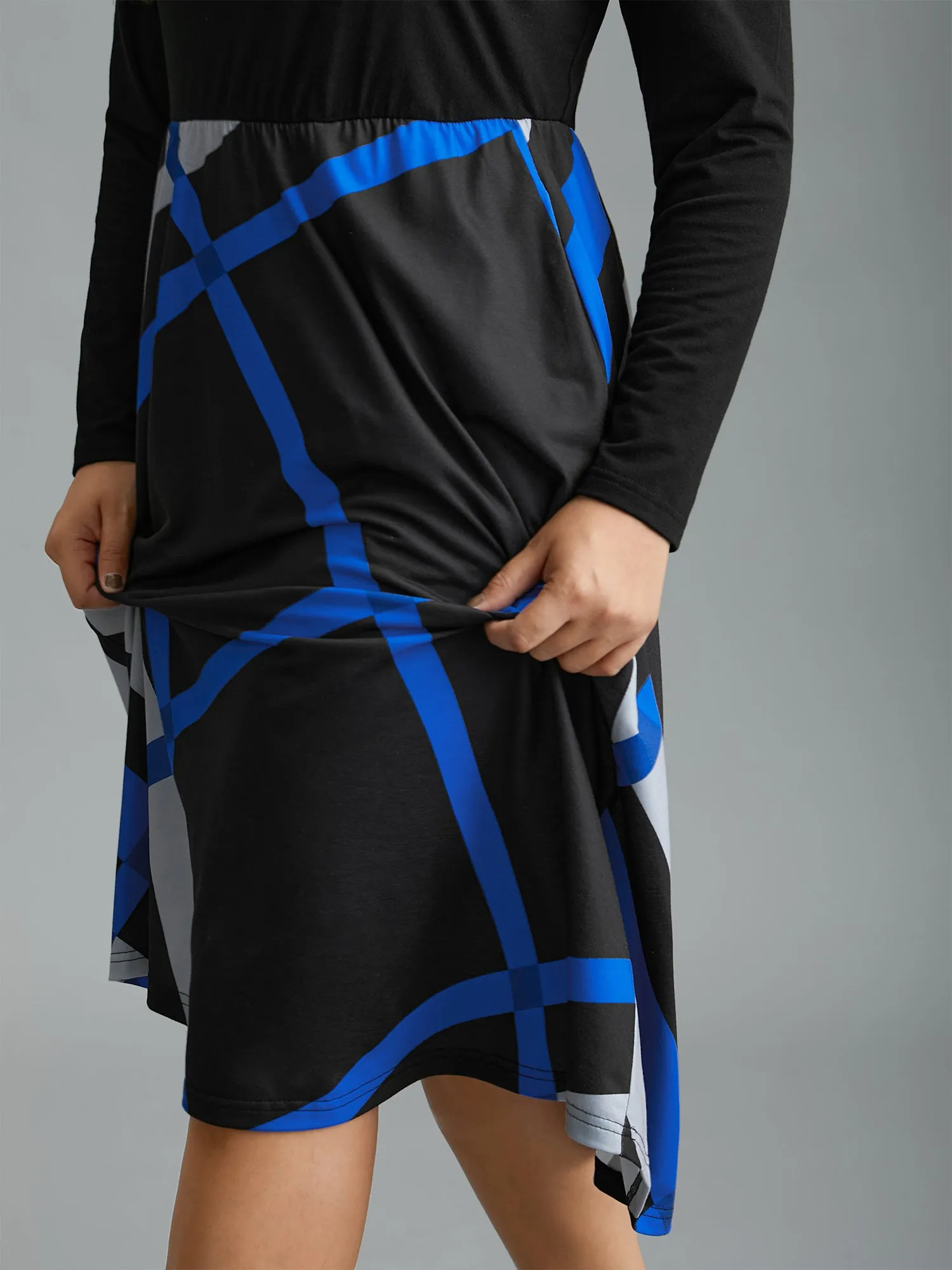 Crew Neck Colorblock Contrast Striped Pocket Dress sold by Bloomchic product image thumbnail 4