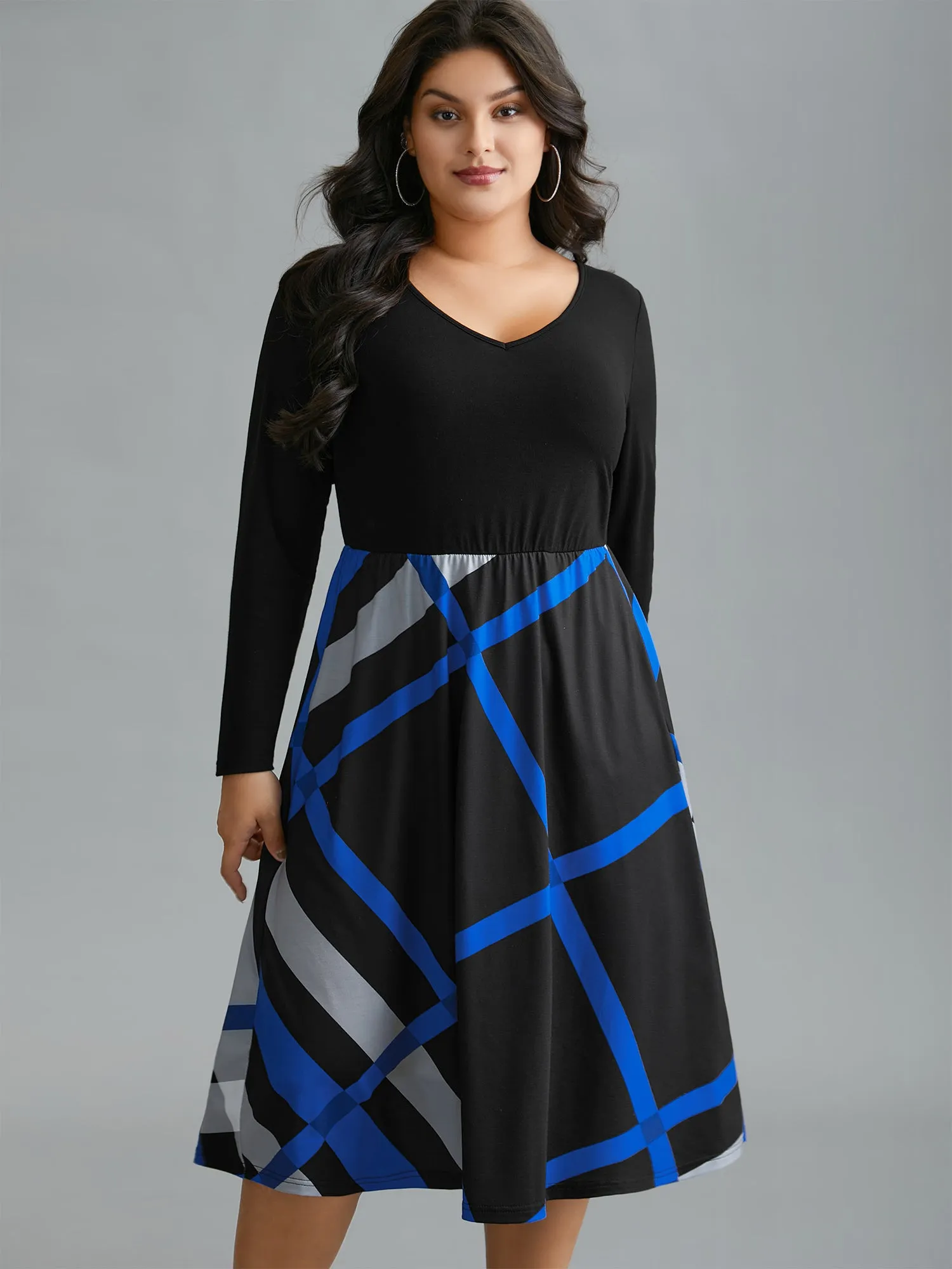 Crew Neck Colorblock Contrast Striped Pocket Dress sold by Bloomchic product image thumbnail 2