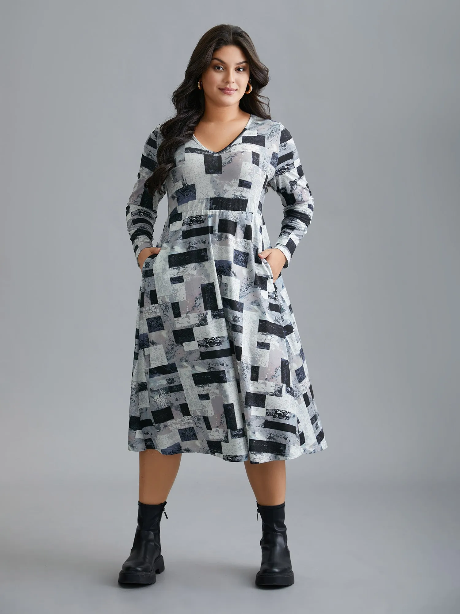 Colorblock Contrast V Neck Midi Dress sold by Bloomchic product image thumbnail 4