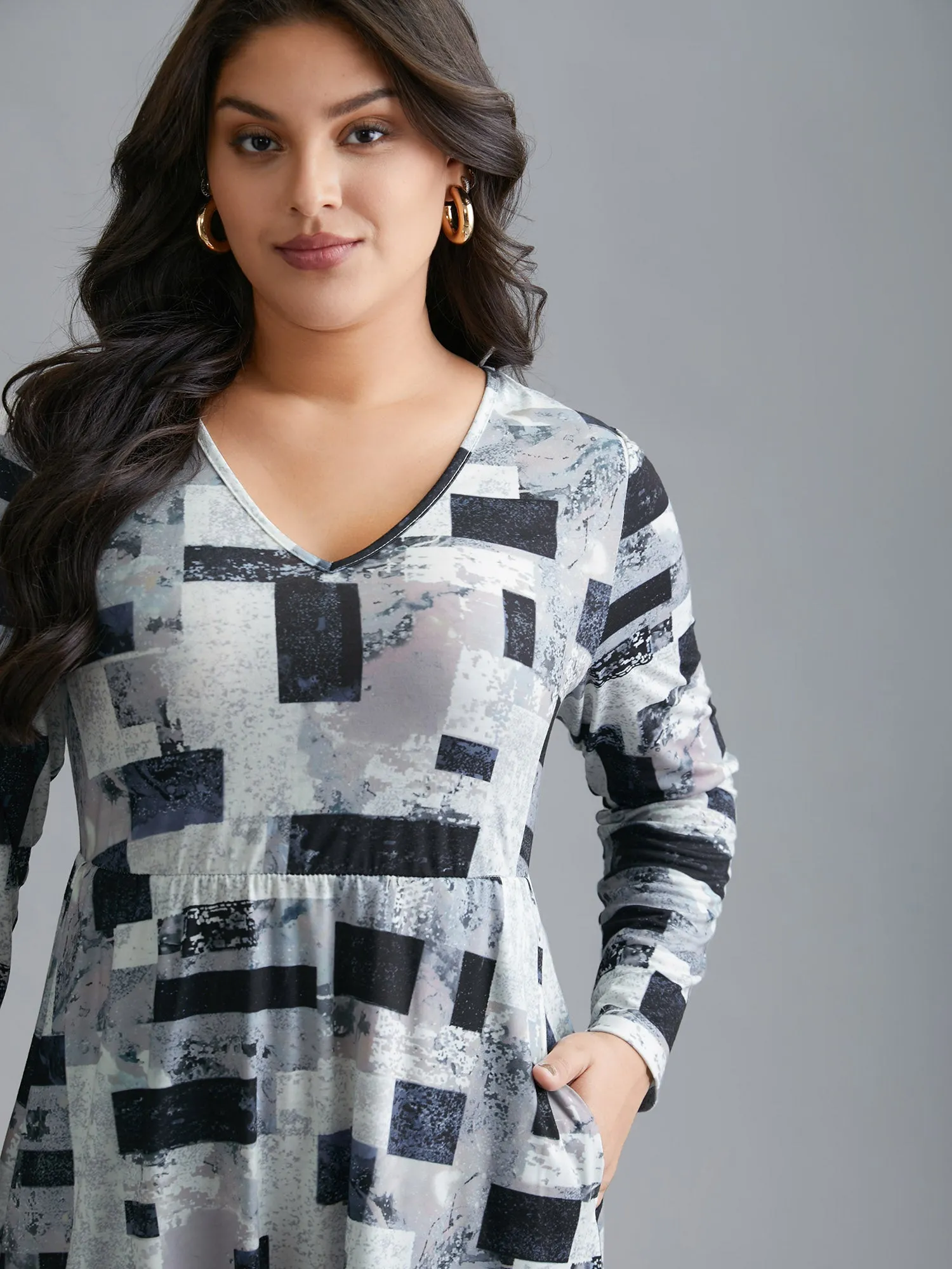 Colorblock Contrast V Neck Midi Dress sold by Bloomchic product image thumbnail 3