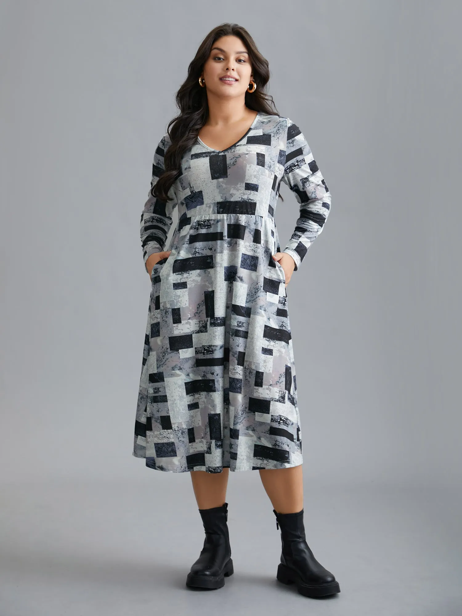 Colorblock Contrast V Neck Midi Dress sold by Bloomchic product image thumbnail 2
