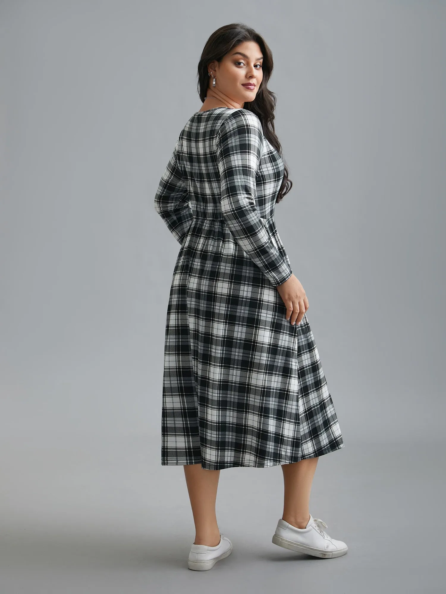 Crew Neck Gingham Pocket Dress sold by Bloomchic product image thumbnail 4