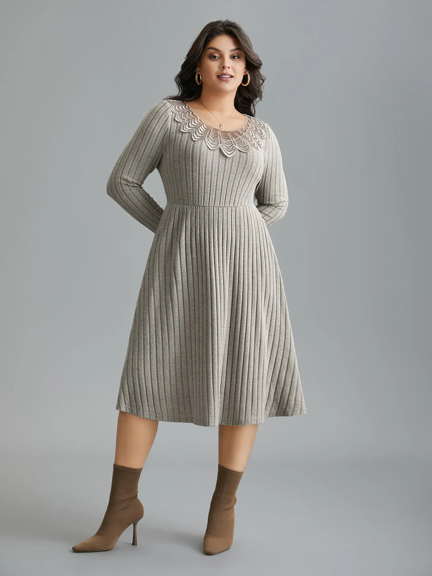 Lace Neck Patchwork Ribbed Knit Dress sold by Bloomchic product image thumbnail 3
