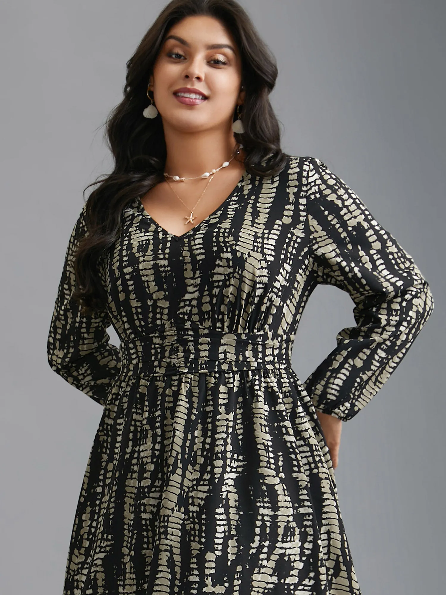 V-Neck Color Contrast Ruched Dress sold by Bloomchic product image thumbnail 3