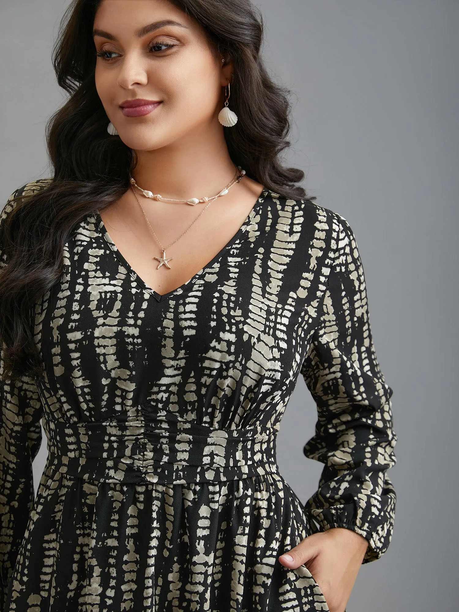 V-Neck Color Contrast Ruched Dress sold by Bloomchic product image thumbnail 2