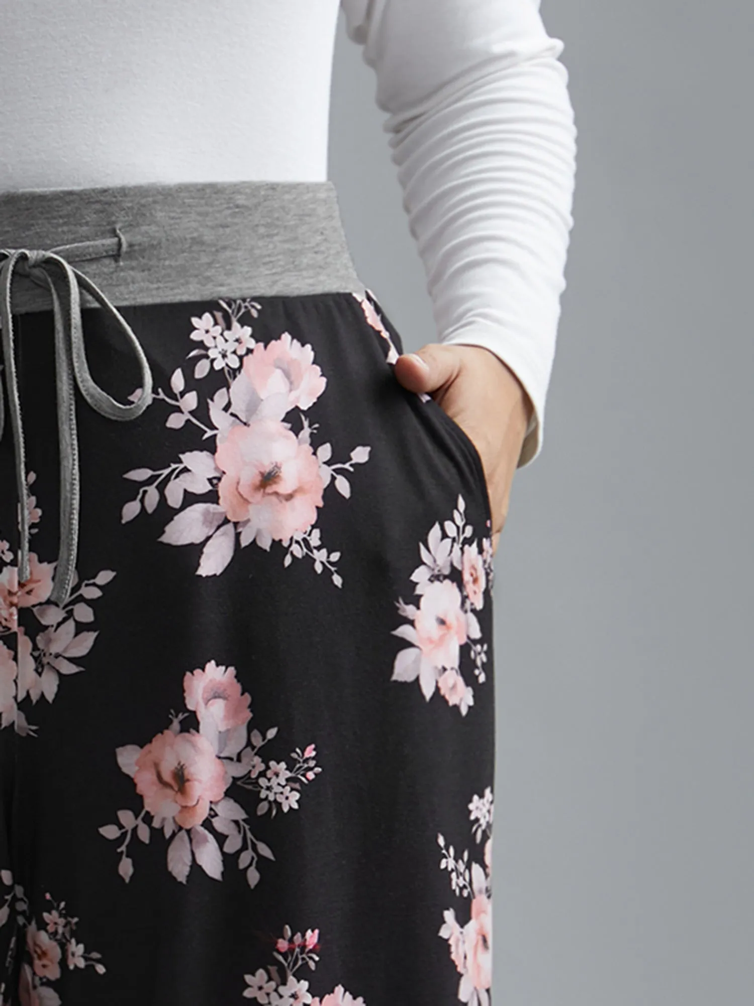 Floral Contrast Waist Lounge Bottoms sold by Bloomchic product image thumbnail 4