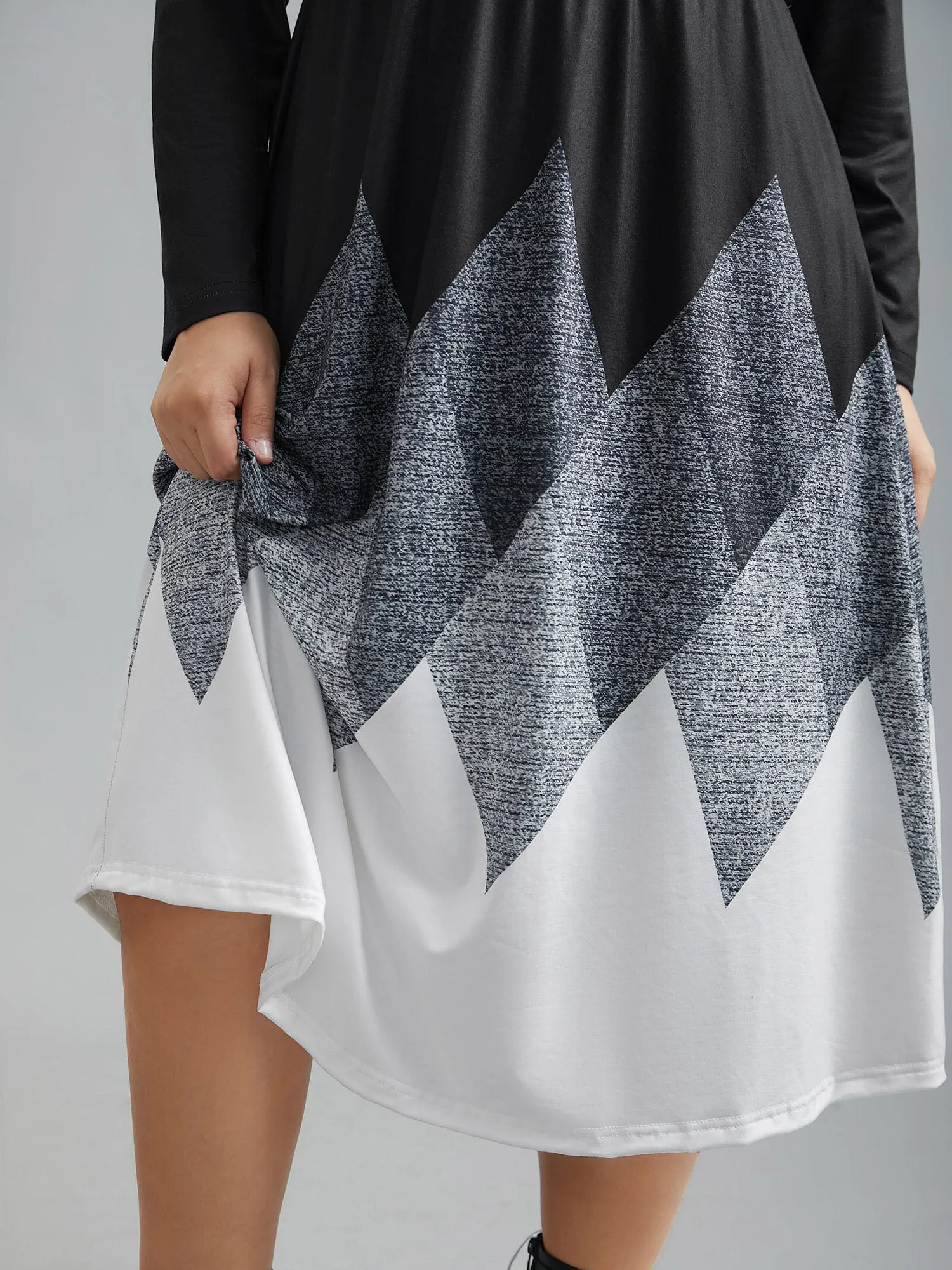 V Neck Ombre Print Spliced Midi Dress sold by Bloomchic product image thumbnail 3