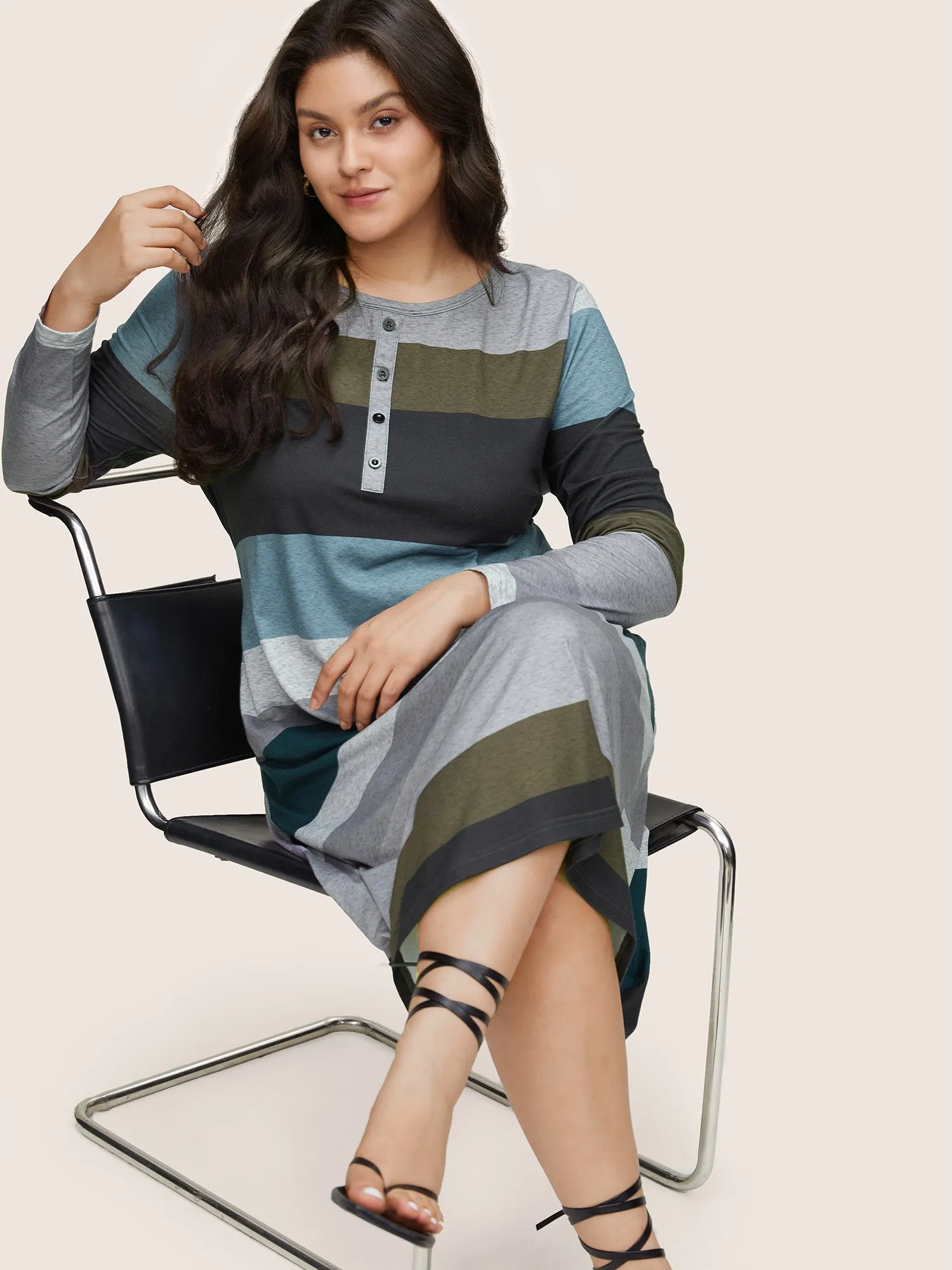 Colorblock Contrast Button Detail Pocket Dress sold by Bloomchic product image thumbnail 4