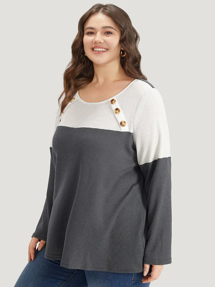 Colorblock Contrast Button Detail Crew Neck T-shirt sold by Bloomchic product image thumbnail 3