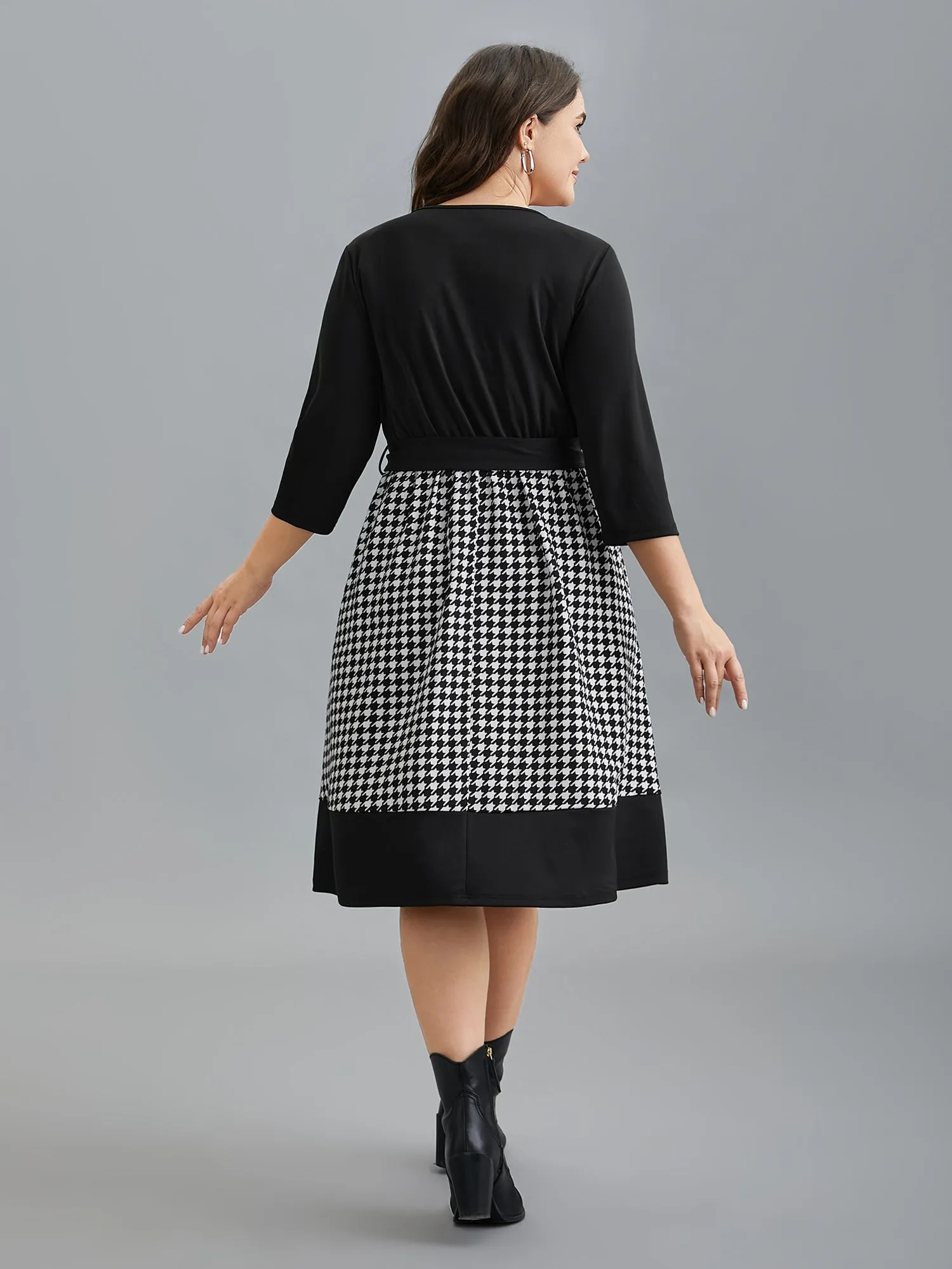 Color-Block Belted Fit & Flare Midi Dress sold by Bloomchic product image thumbnail 4