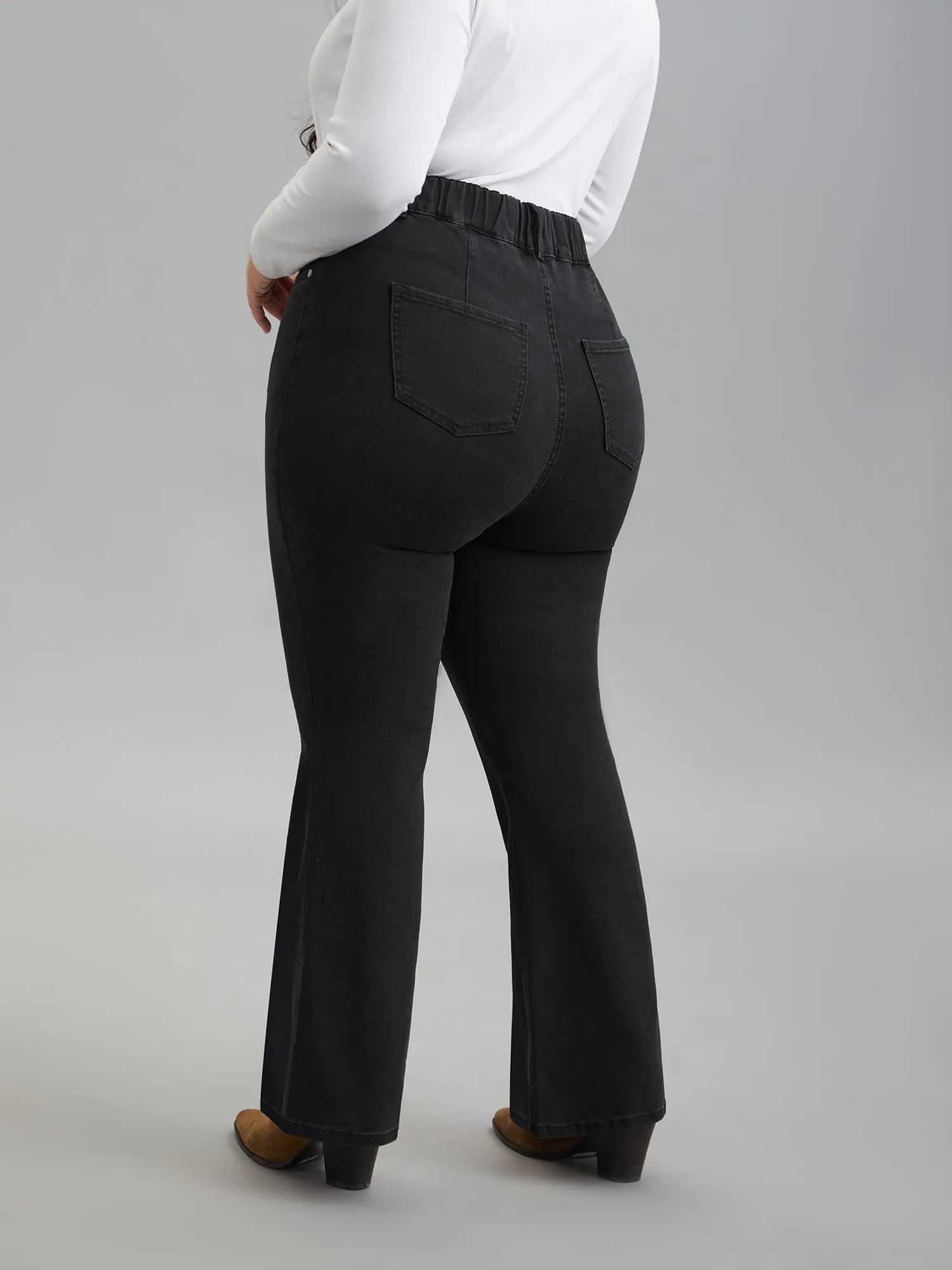 Buttons Mid-Rise Curvy Skinny-Fit Jeans sold by Bloomchic product image thumbnail 2