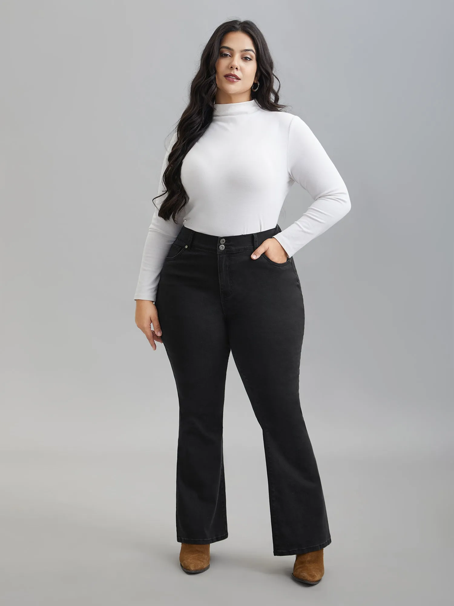 Buttons Mid-Rise Curvy Skinny-Fit Jeans sold by Bloomchic product image thumbnail 3