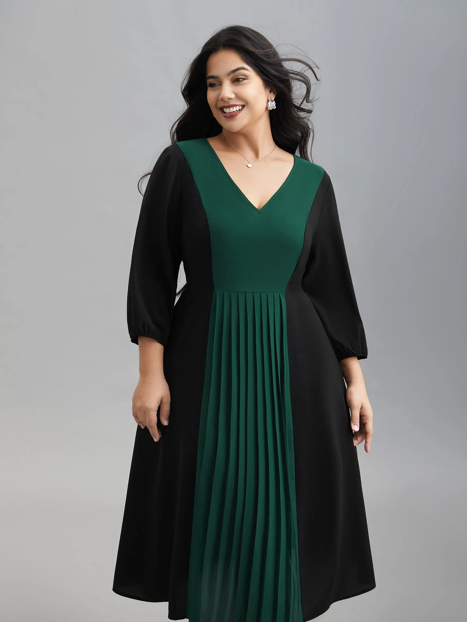 Color Block V-Neck Pleated Midi Dress sold by Bloomchic product image thumbnail 2