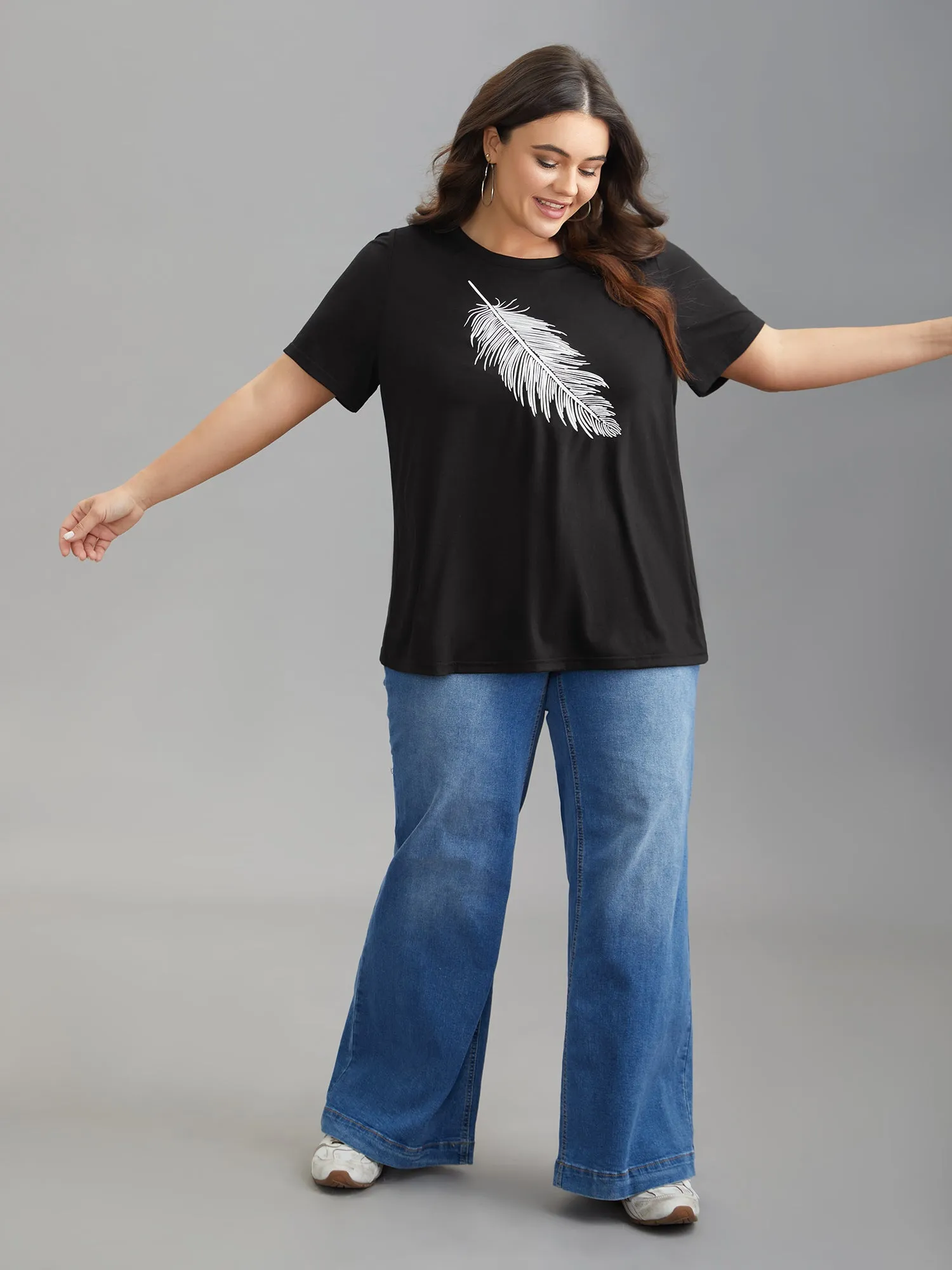 Stretchy Feather Print Round Neck T-Shirt sold by Bloomchic product image thumbnail 4