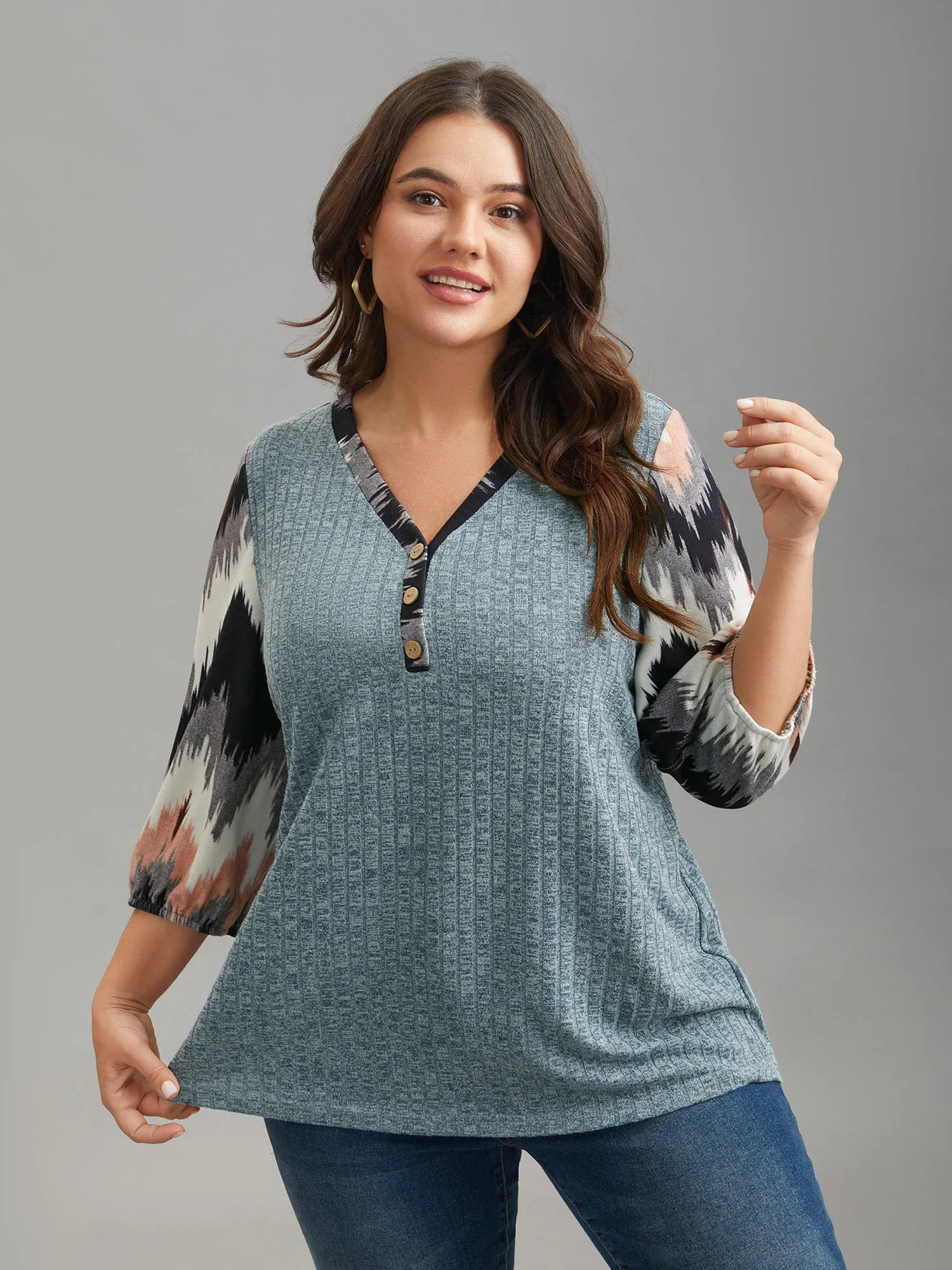 Textured Spliced V-Neck T-Shirt sold by Bloomchic product image thumbnail 4