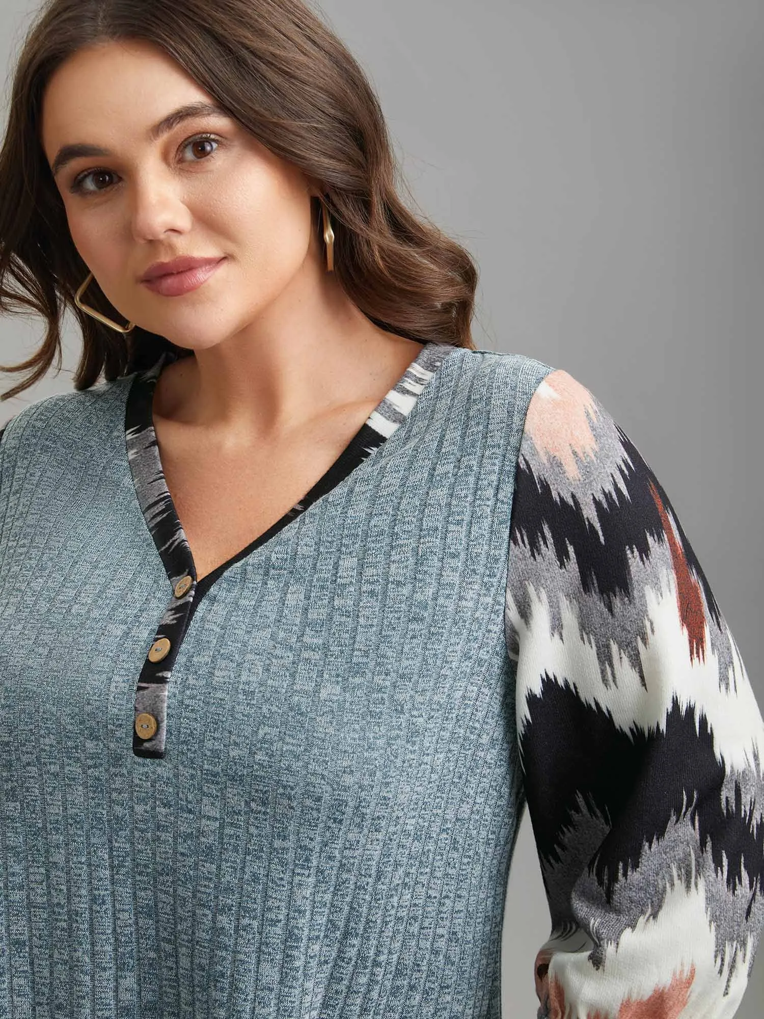 Textured Spliced V-Neck T-Shirt sold by Bloomchic product image thumbnail 2