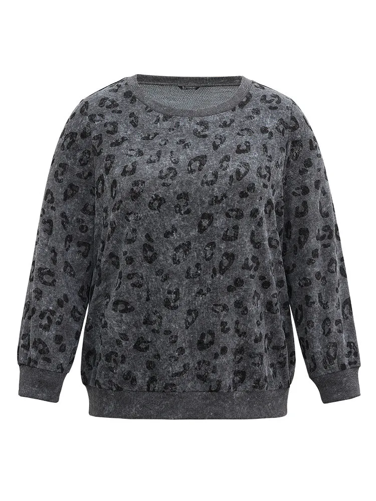 Leopard Graphic Rib Knit Elastic Hem Sweatshirt sold by Bloomchic product image thumbnail 5