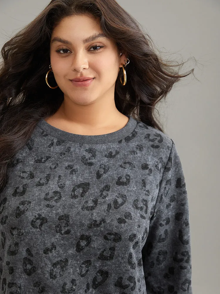 Leopard Graphic Rib Knit Elastic Hem Sweatshirt sold by Bloomchic product image thumbnail 4