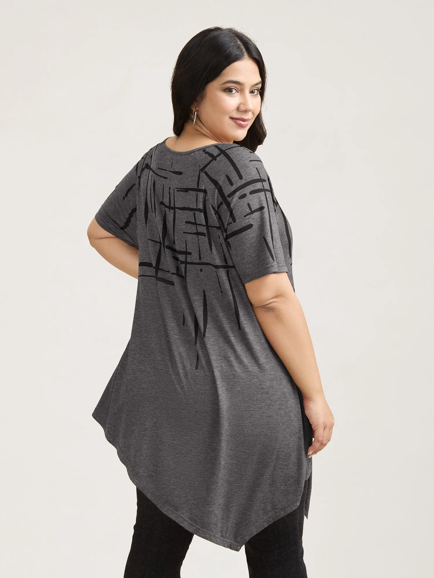 Geometric Print V-Neck Hi-Low Hem T-Shirt sold by Bloomchic product image thumbnail 4