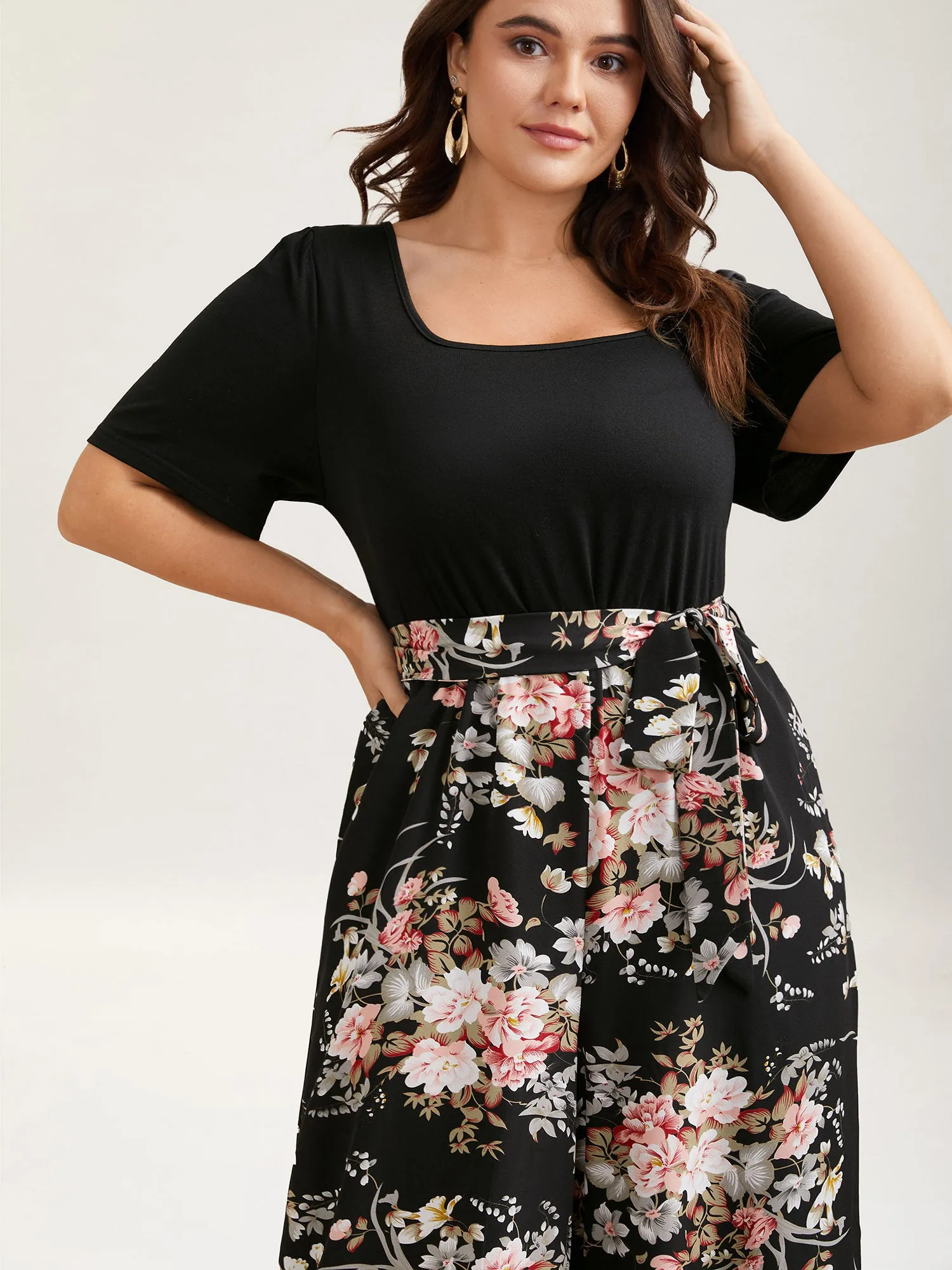 Color Contrast Belted Panel Pockets Jumpsuit sold by Bloomchic product image thumbnail 2