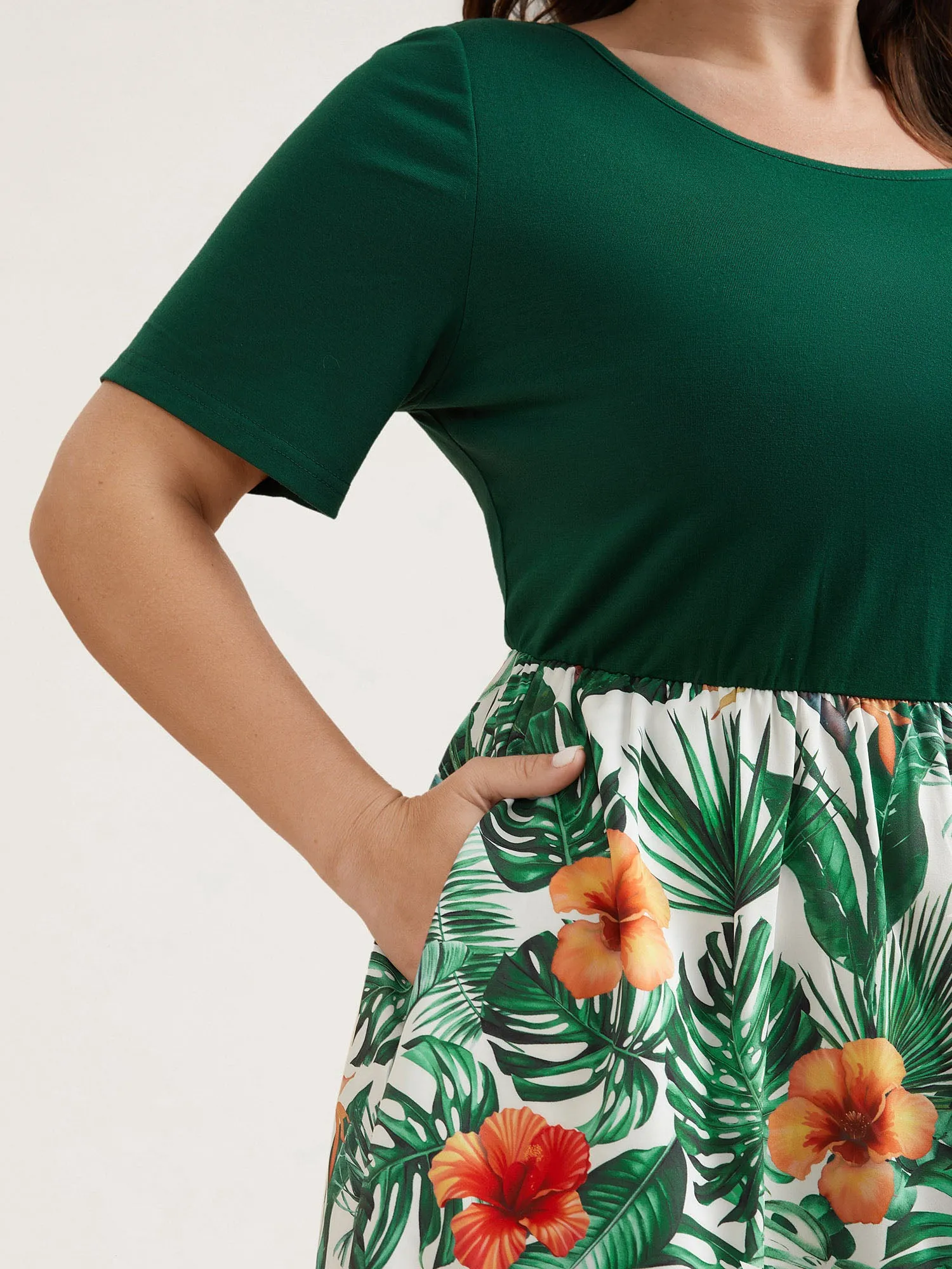 Blooming Flowers Panelled Pockets Midi Dress sold by Bloomchic product image thumbnail 2