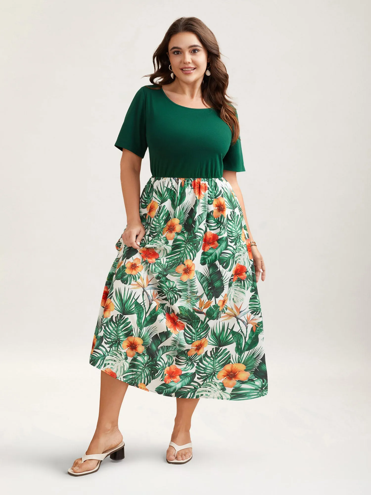 Blooming Flowers Panelled Pockets Midi Dress sold by Bloomchic product image thumbnail 3