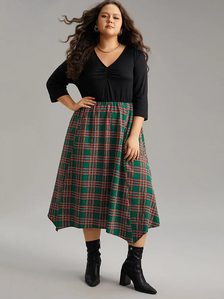 Plaid Contrast Patchwork Ruched Pocket Dress sold by Bloomchic