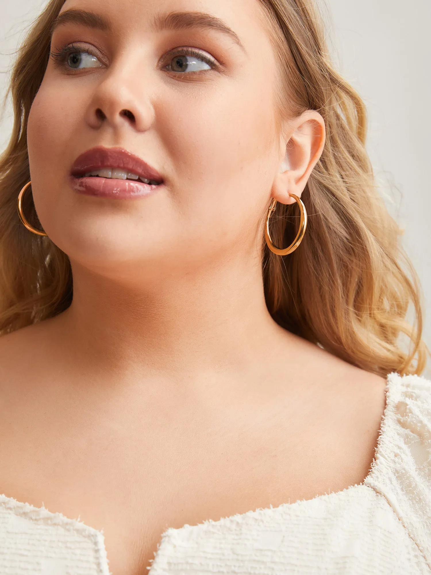 Pearl Hoop Gold Tone Earrings sold by Bloomchic product image thumbnail 2