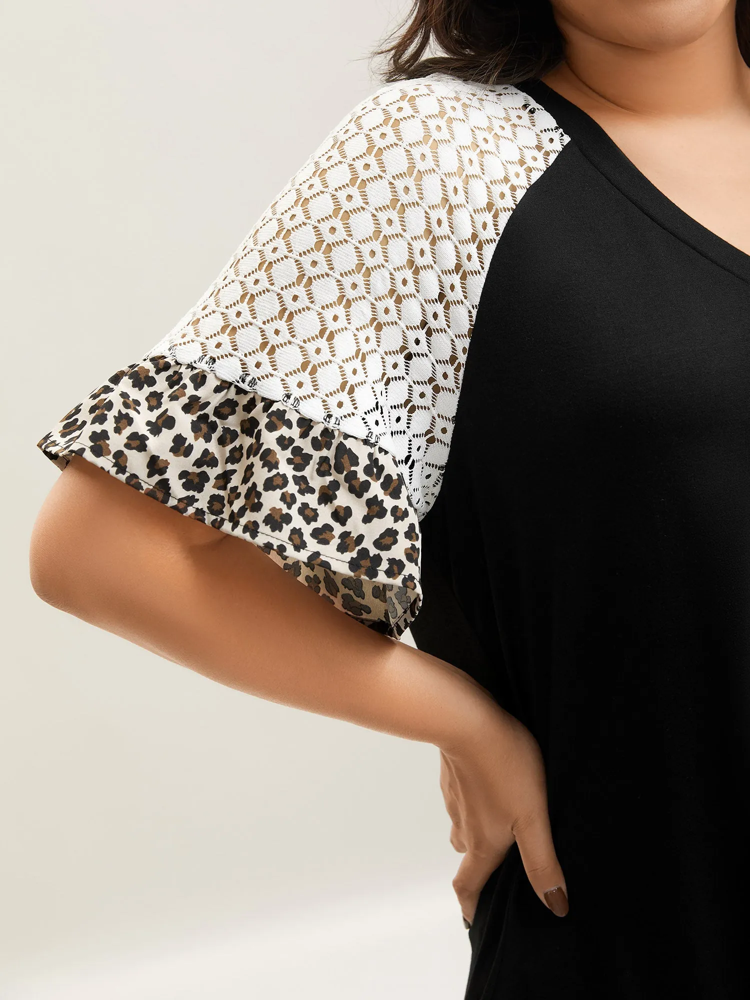 Textured Leopard Print Contrast Plain T-Shirt sold by Bloomchic product image thumbnail 2