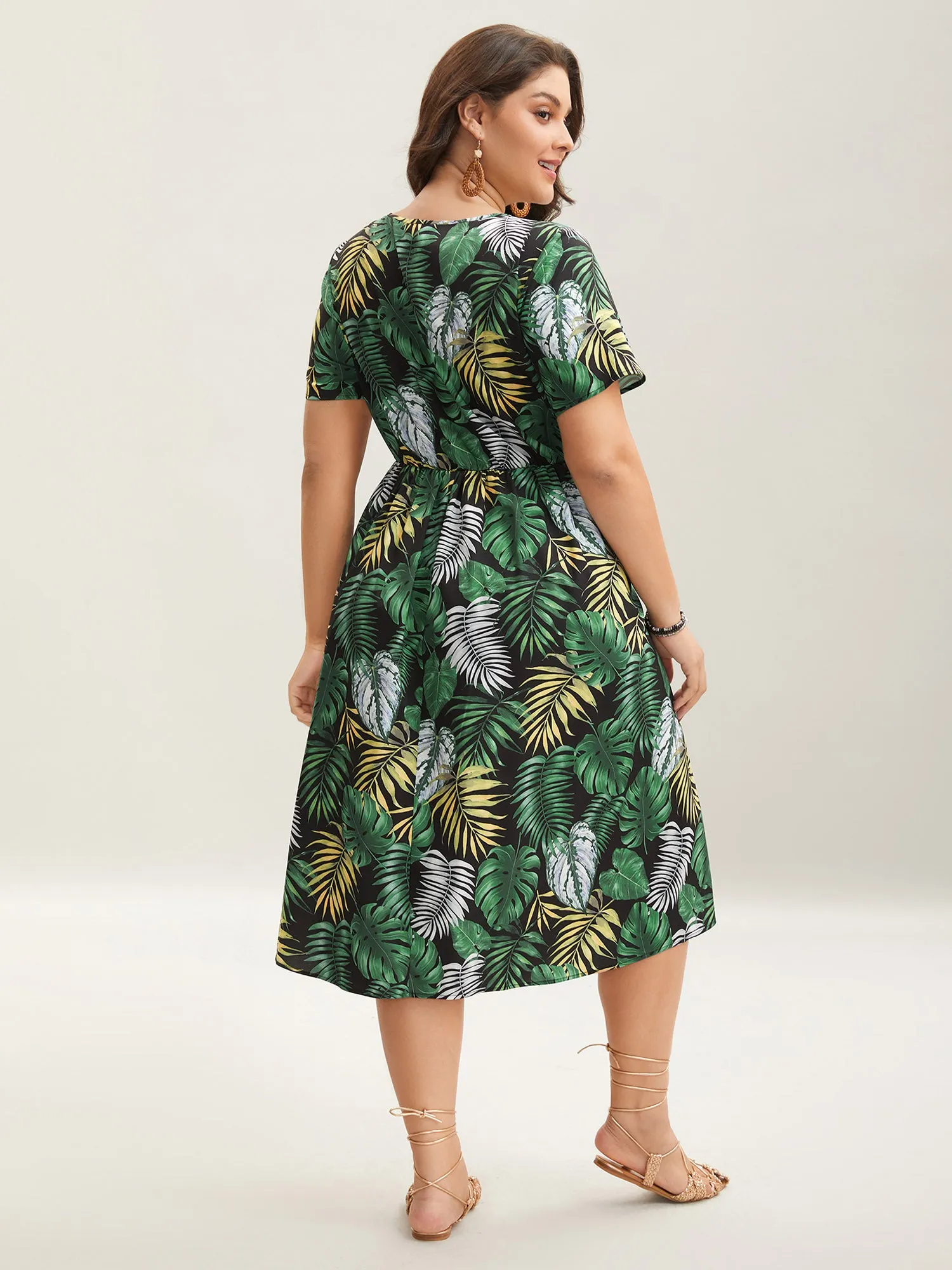 Tropical Escape Print Pockets Tiered Midi Dress sold by Bloomchic product image thumbnail 4