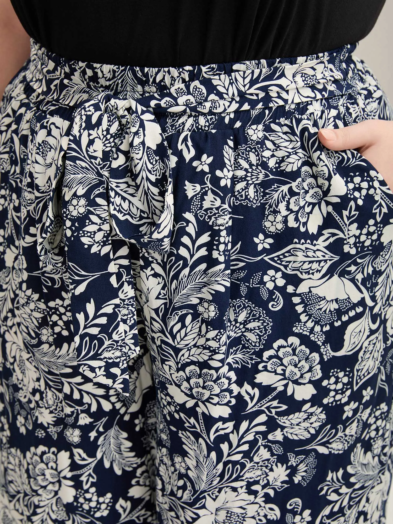 Floral Print Waist-Tie Straight-Leg Pants sold by Bloomchic product image thumbnail 3