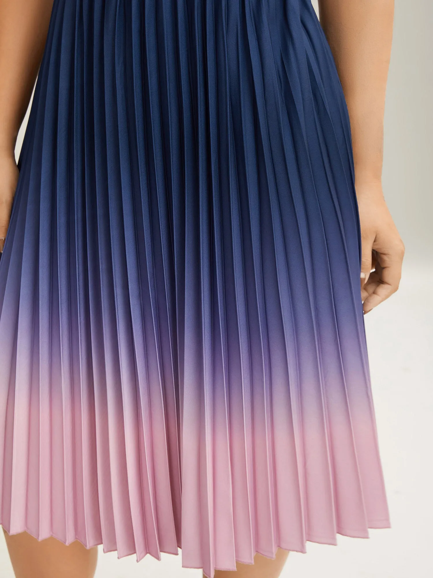Ombre Gradient Pleated Sleeveless Midi Dress sold by Bloomchic product image thumbnail 2